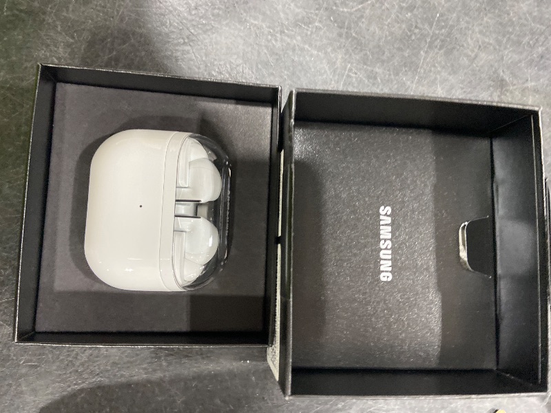 Photo 1 of Samsung Galaxy Buds 3 Pro AI True Wireless Bluetooth Earbuds, Noise Cancelling, Sound Optimization, Redesigned Comfort Fit, White [US Version, Amazon Exclusive, 2Yr Warranty]