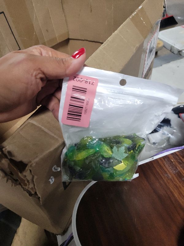 Photo 1 of 100 Pcs Leaf Beads for Jewelry Making, Green Leaf Crystal Tree Leaves Beads for DIY Crafts Earring Bracelet Necklaces Wind Chimes