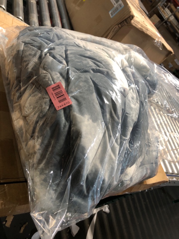 Photo 1 of ***STOCK PHOTO FOR REFERENCE ONLY***
Cooling Comforter King Size, Grey