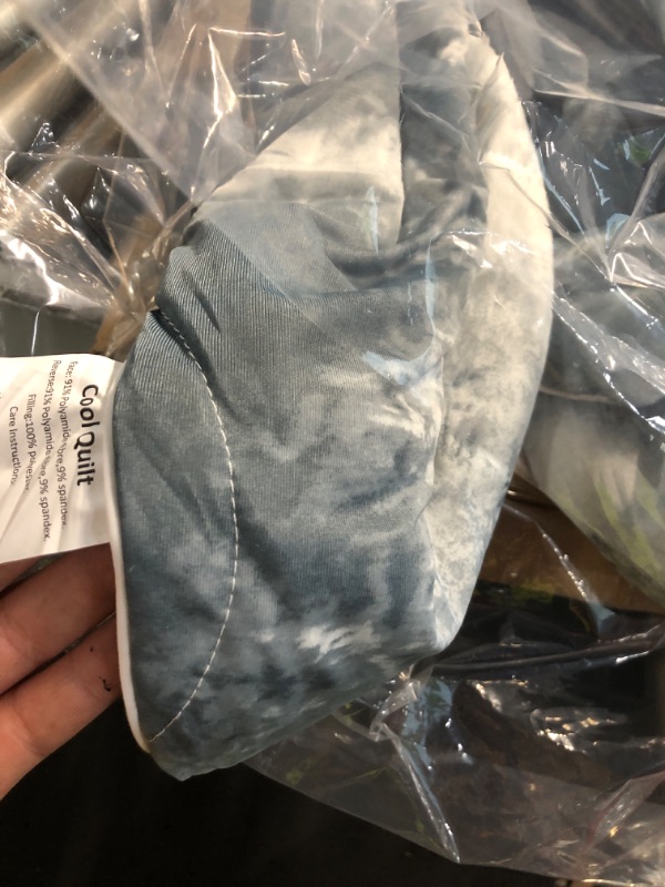 Photo 1 of ***STOCK PHOTO FOR REFERENCE ONLY***
Cooling Comforter King Size, Grey