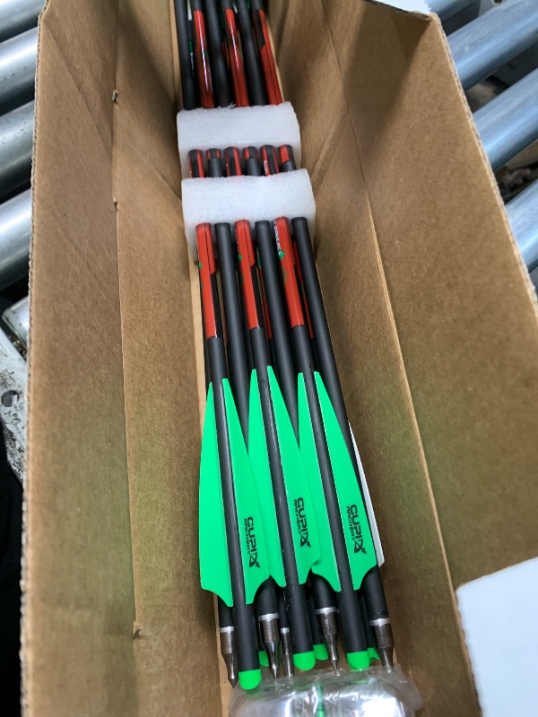 Photo 1 of ***STOCK PHOTO REFERENCE ONLY*" Carbon Arrows with Removable Tips Shaft Spine 500
