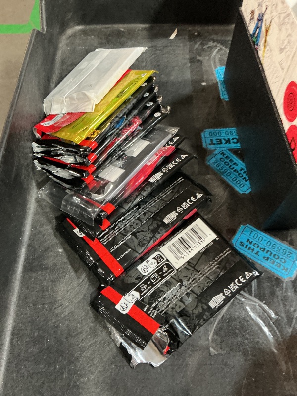 Photo 1 of **OPEN BOX - PACKS OPENED** Magic: The Gathering | Marvel Super Heroes - Bundle: Gift Edition (Deluxe Bundle with 1 Collector Booster, 9 Play Boosters, 30 Lands, 1 Alt-Art Card + Exclusive Accessories)