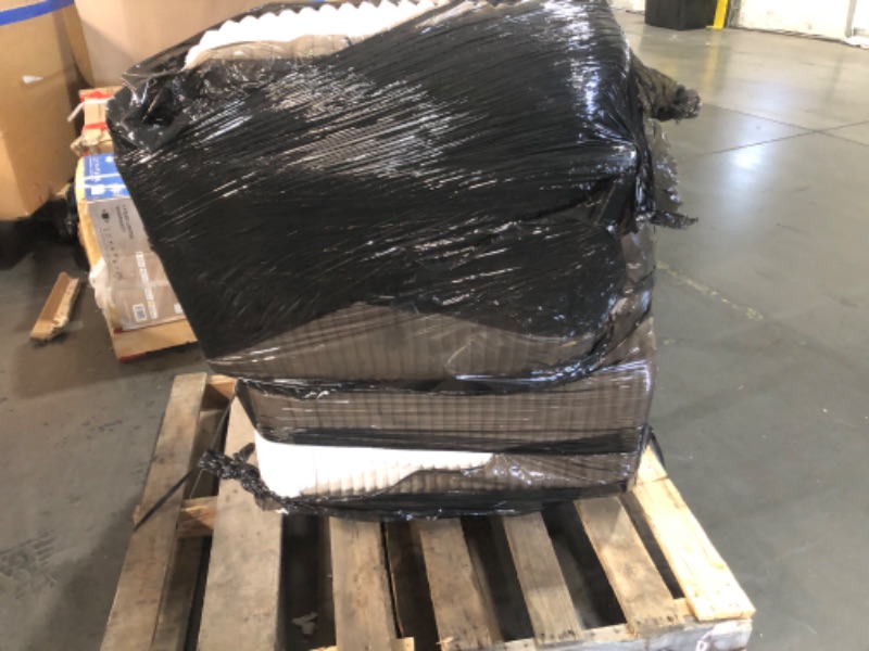 Photo 1 of ***TRUCK/TRAILER PICKUP ONLY, DOESNT RECLINE*** Garvee Rocking Recliner Chair