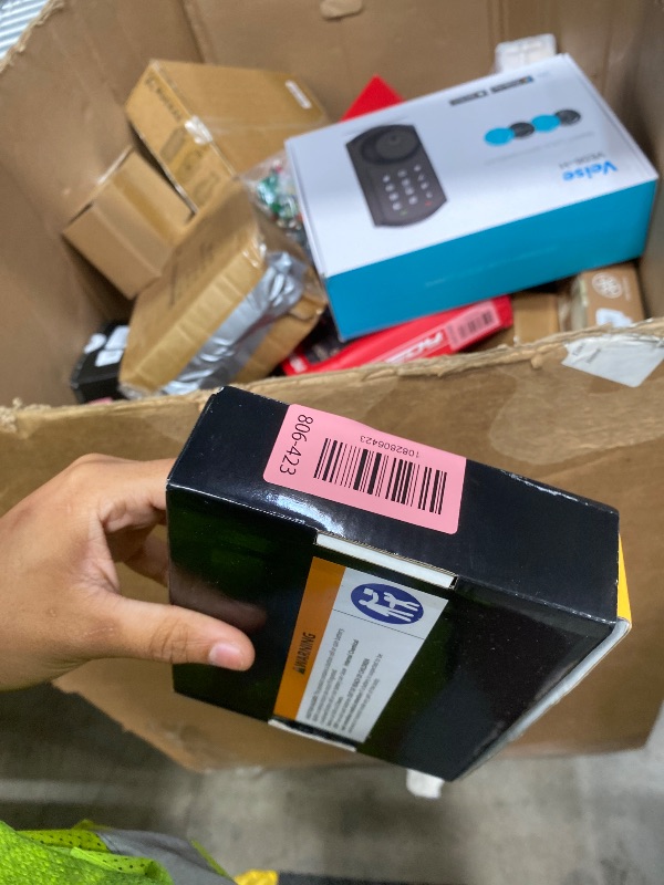 Photo 1 of ***MISSING PIECES -SELLING AS PARTS ONLY*** AOVSTOXIC RV Tire Pressure Monitoring System, 6-Wheel Real Time Wireless TPMS Sensors Set of 6 for Cars, SUVs & Light Trucks (0-9.9 BAR, 0-144 PSI, Solar/USB Charging)±3 PSI (6 Sensors)