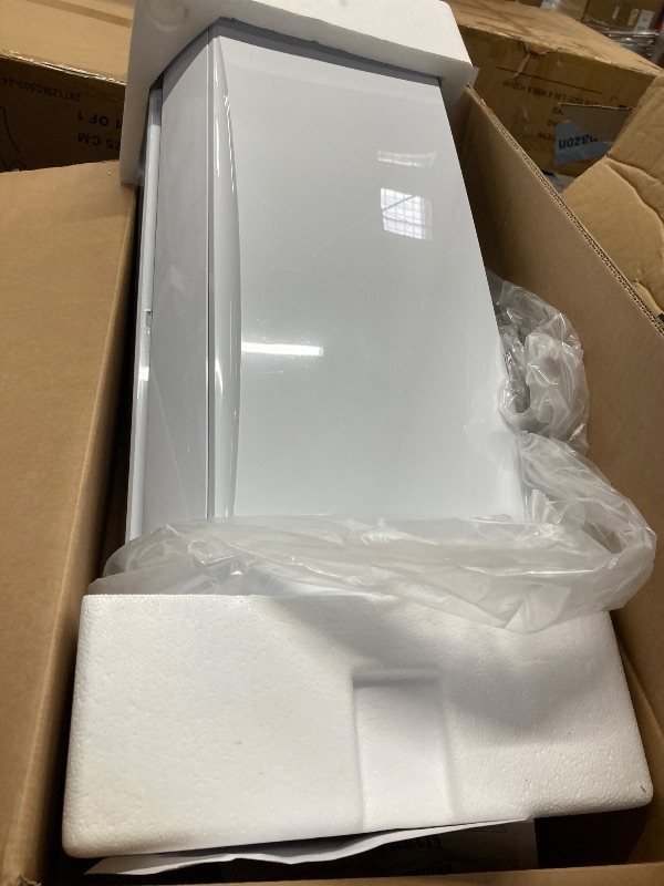 Photo 1 of
Visit the Store, Lithonia Lighting
Lithonia Lighting
Visit the Store
4.6
4.6 out of 5 stars
(3,795)
Lithonia Lighting 2 Foot LED Light Fixture, Low-Profile LED Wraparound Flush Mount Ceiling Light, 4000K Cool White, 120V, 24-Inch (FMLWL 24 840)
Amazon's