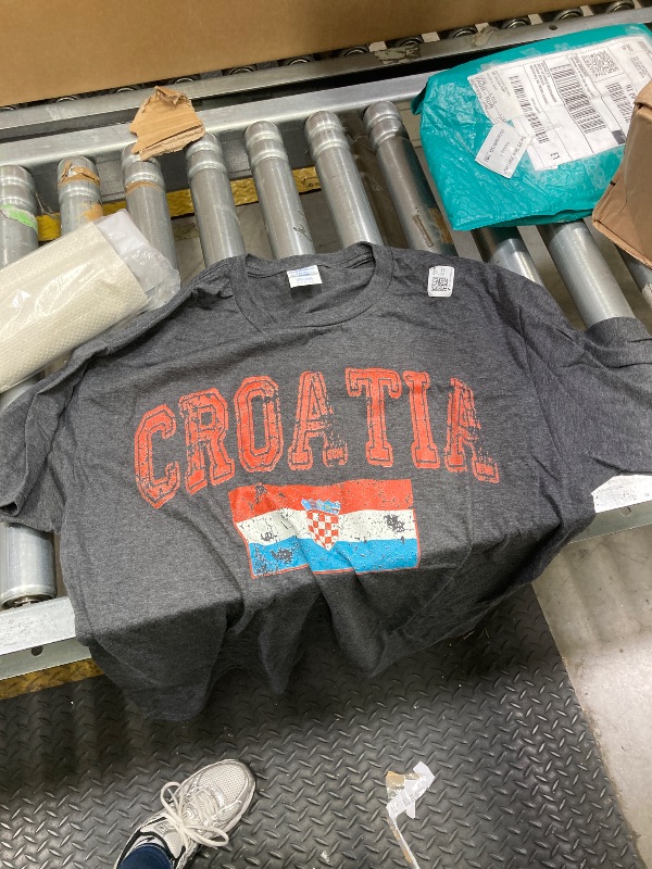 Photo 1 of  t- shirt 