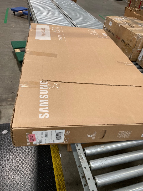 Photo 1 of ***DAMAGE -NON-FUNCTIONAL SELLING AS PARTS ONLY*** Samsung 65-Inch Class Neo QLED QN70H Series Samsung Vision AI Smart TV (2026 Model, 65QN70H) Quantum Mini LED, 100% Color Volume with Dot, NQ4 AI Processor, 4K Upscaling, Alexa Built-in