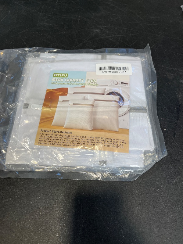 Photo 1 of Laundry Bags Mesh Wash Bags, Durable Delicate Laundry Bag for Lingerie, Bras, Baby Clothes, Blouse, (4pcs 15x20 Inches), White