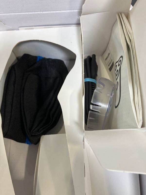 Photo 1 of Philips Norelco 3900 Electric Shaver, Storm Blue