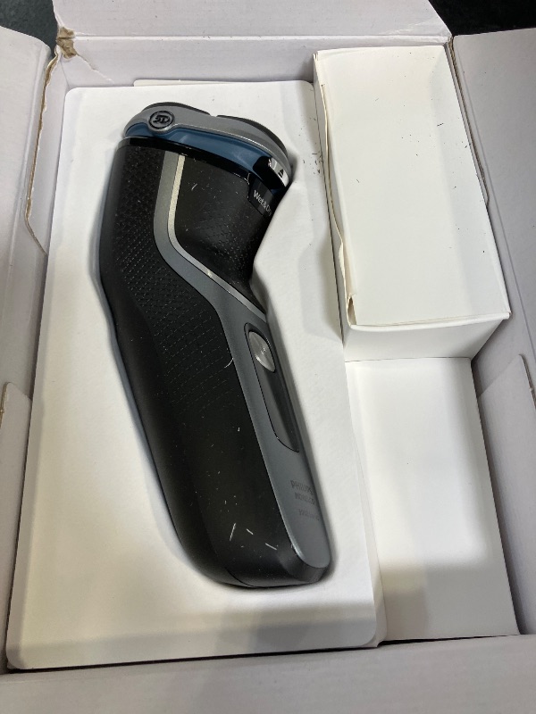 Photo 1 of Philips Norelco 3900 Electric Shaver, Storm Blue