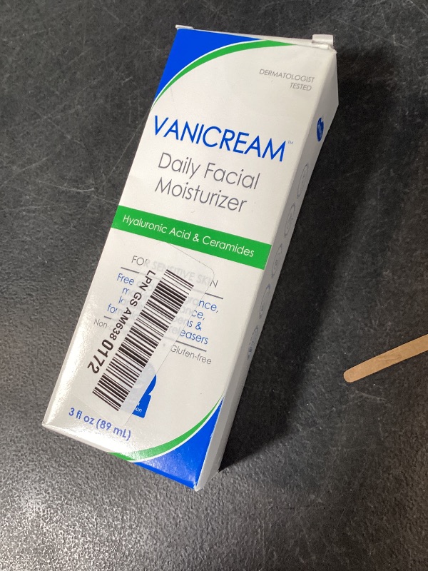 Photo 1 of Vanicream Daily Facial Moisturizer With Ceramides and Hyaluronic Acid - Formulated Without Common Irritants for Those with Sensitive Skin, 3 fl oz (Pack of 1)