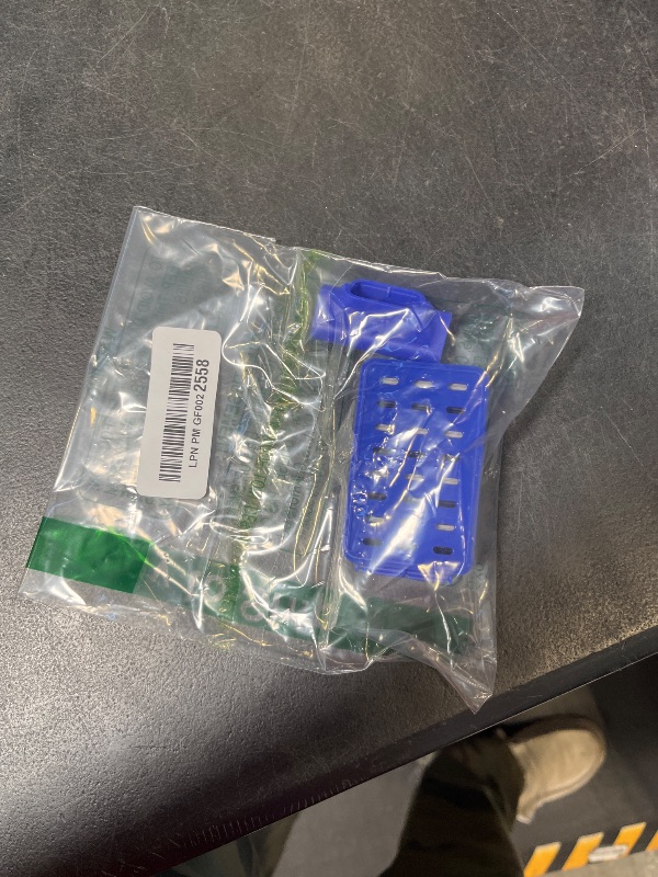 Photo 1 of Harry's Plus Razor Refills - 4 Cartridges with Travel Blade Cover