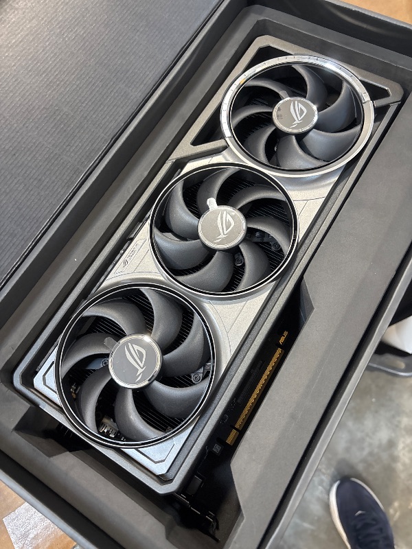 Photo 1 of ASUS ROG Astral NVIDIA GeForce RTX 5090 32GB GDDR7 BTF OC Graphics Card