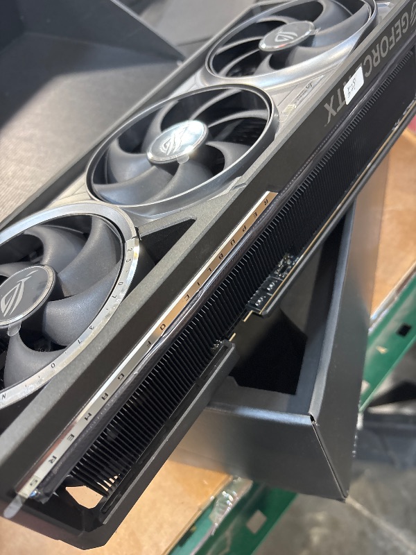 Photo 1 of ASUS ROG Astral NVIDIA GeForce RTX 5090 32GB GDDR7 BTF OC Graphics Card