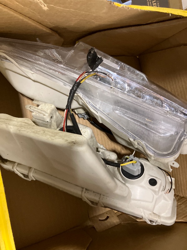 Photo 1 of labwork Fog Lights Assembly Replacement for Camry XSE XLE 2015 2016 2017 Clear Lens Daytime Running Fog Lamps Turn Signal Light Left and Right Side