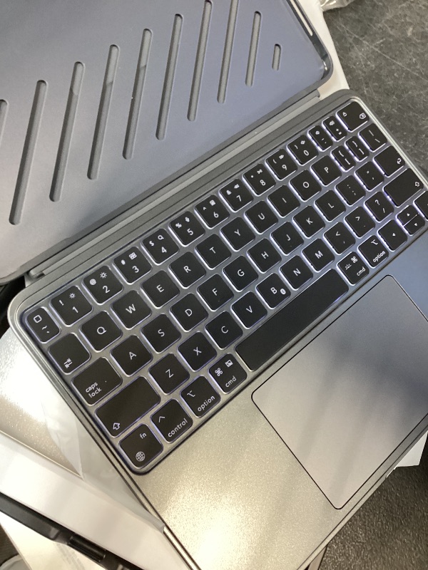 Photo 1 of ESR Keyboard Case for iPad Air 11" (M4/M3/M2)