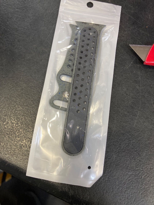 Photo 1 of Lerobo Silicone Sport Band for Apple Watch 38-49mm