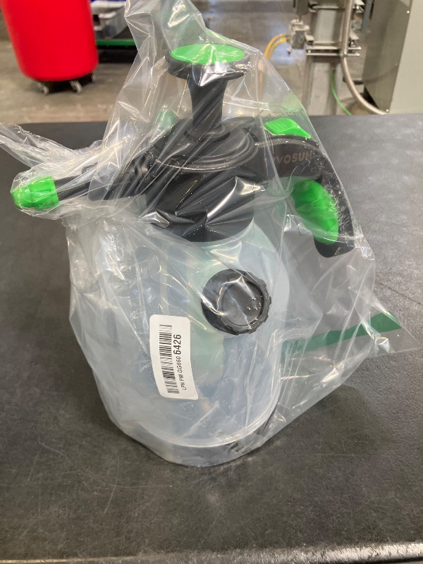 Photo 1 of VIVOSUN 50oz Pump Sprayer, White