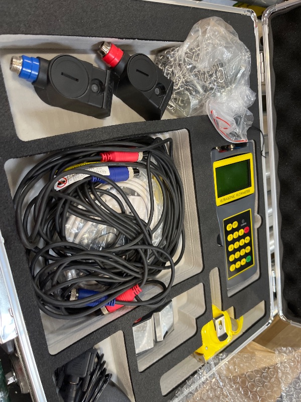 Photo 1 of CGOLDENWALL Handheld Ultrasonic Flowmeter Clamp on Flow Meter Portable Liquid Flow Meter with S1+M2 Transducers for Copper/PVC Pipe DN15-700mm 1/2-28" ((Old or New Panel))