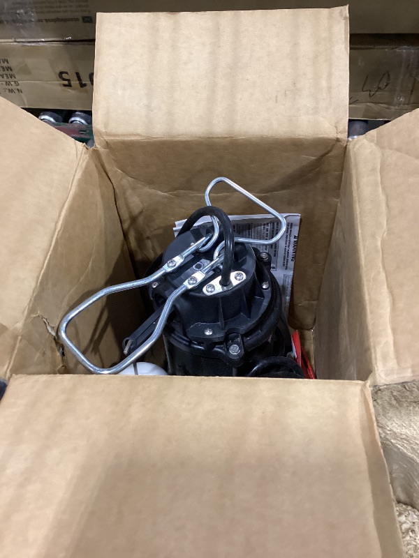 Photo 1 of Wayne CDU800 1/2 HP Submersible Sump Pump