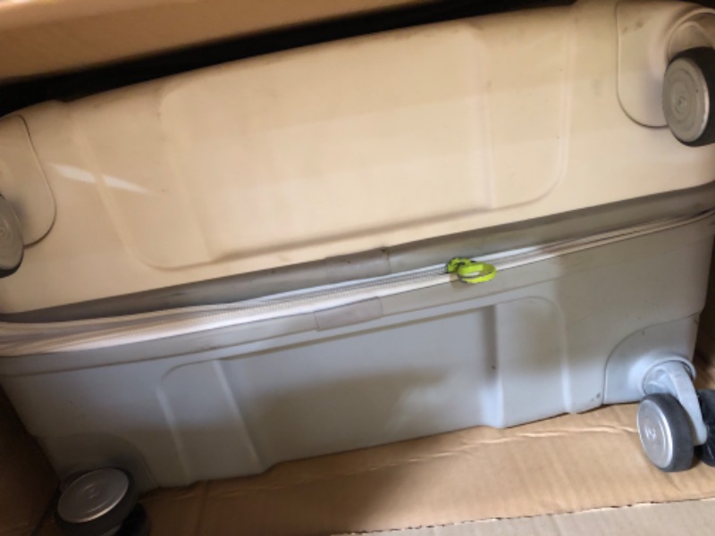 Photo 1 of *****ZIPPER BROKEN*****Samsonite Freeform 28-Inch Large Luggage with Dual 360° Spinner Wheels - Checked Suitcase - TSA Lock, Airline-Approved - Lightweight Durable Polypropylene Expandable Hardshell - White/Grey
