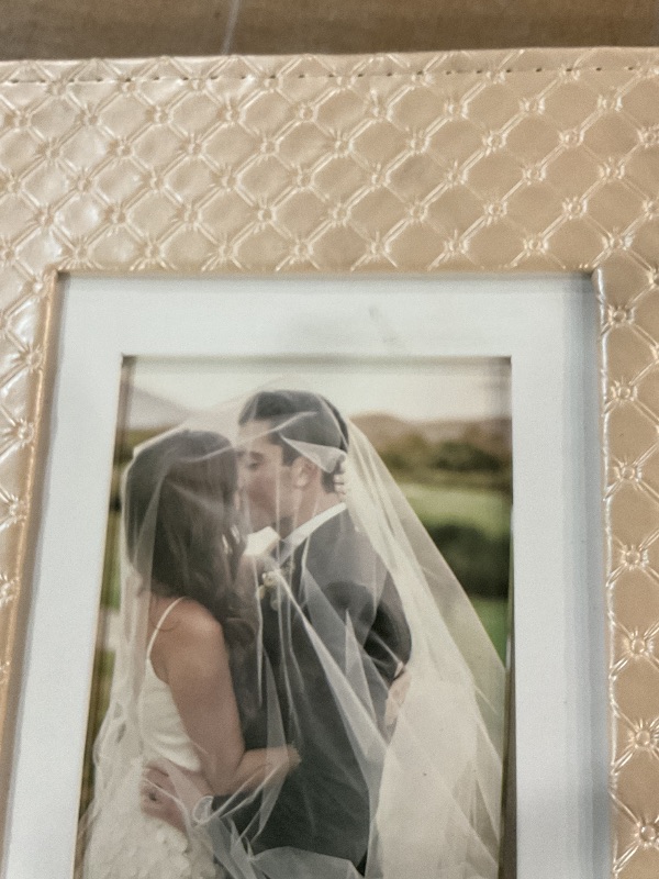 Photo 1 of ** a little dirty on the frame **
RECUTMS Photo Albums 4x6 Pictures, 600 Pockets Large Capacity Picture Album