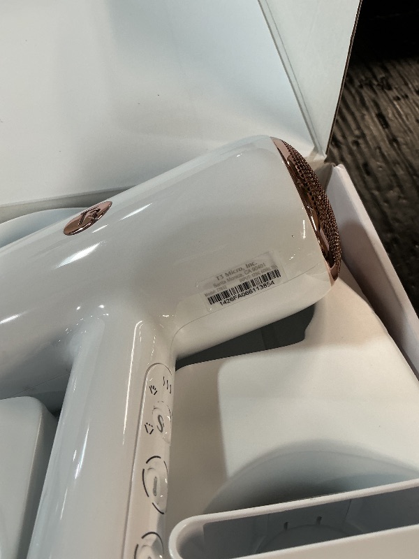 Photo 1 of ** THE POWER TURNS ON BUT DOES NOT BLOW AIRT**** 3 Featherweight StyleMax Professional Ionic Hair Dryer with Custom Heat Automation & 4 Attachments, Fast Drying, Lightweight with 5 Heat & 3 Speed Settings, 2 Concentrators, Diffuser & Smoothing Comb