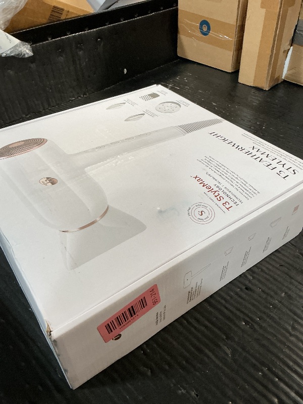 Photo 1 of ** THE POWER TURNS ON BUT DOES NOT BLOW AIRT**** 3 Featherweight StyleMax Professional Ionic Hair Dryer with Custom Heat Automation & 4 Attachments, Fast Drying, Lightweight with 5 Heat & 3 Speed Settings, 2 Concentrators, Diffuser & Smoothing Comb