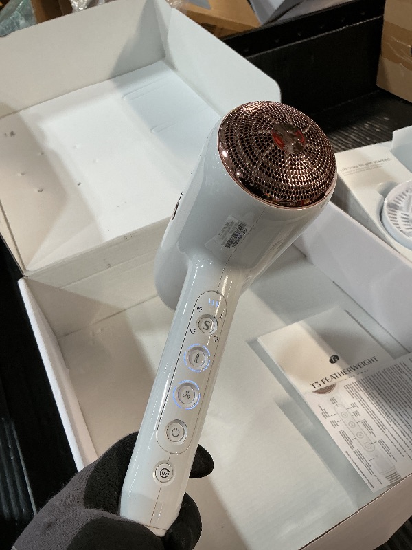Photo 1 of ** THE POWER TURNS ON BUT DOES NOT BLOW AIRT**** 3 Featherweight StyleMax Professional Ionic Hair Dryer with Custom Heat Automation & 4 Attachments, Fast Drying, Lightweight with 5 Heat & 3 Speed Settings, 2 Concentrators, Diffuser & Smoothing Comb