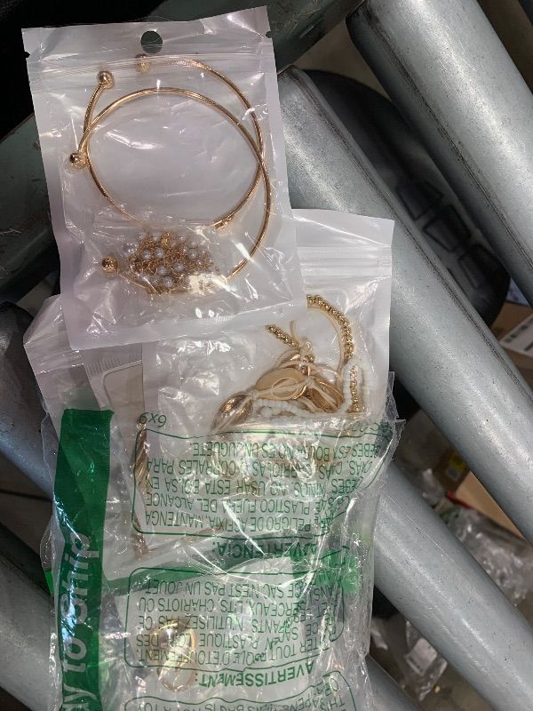 View 1 of
***STOCK IMAGE FOR REFERENCE***
DAECHAO 45-55 Pieces Mystery Jewelry Jar, Surprise Jewelry Box for womenMystery Earrings & Necklace Unboxing Kit with Unique Designs, Unique Birthday Gifts for Women