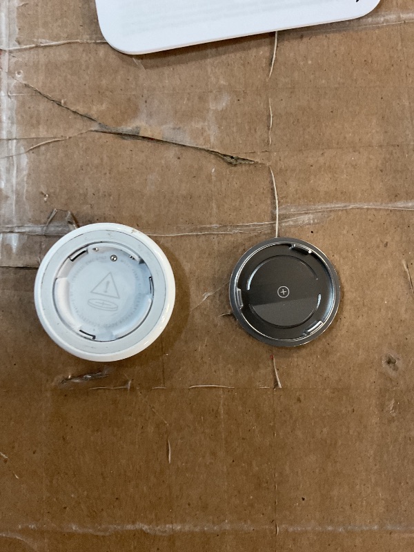View 4 of ***MISSING BATTERY *** Apple AirTag (2nd Gen) Item Tracker