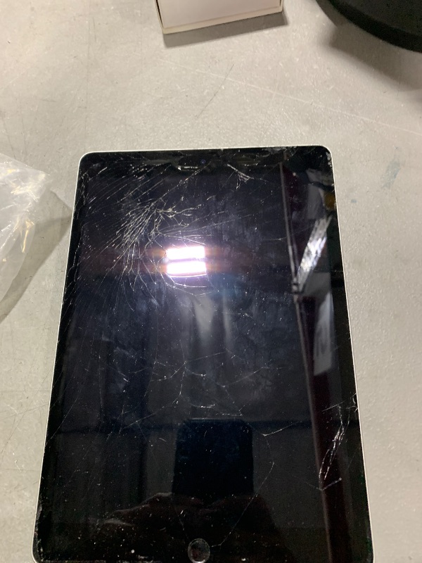 Photo 1 of Apple 2021 iPad 10.2" Wi-Fi 64GB Silver