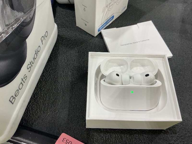 Photo 1 of Apple AirPods Pro 3 Wireless Earbuds