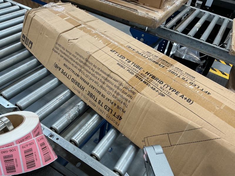Photo 1 of PARMIDA 20-Pack 4FT LED T8 Hybrid Type A+B Light Tube, 18W, Plug & Play or Ballast Bypass, Single-Ended OR Double-Ended Connection, 2200lm, Frosted Cover, T8 T10 T12, UL - 4000K