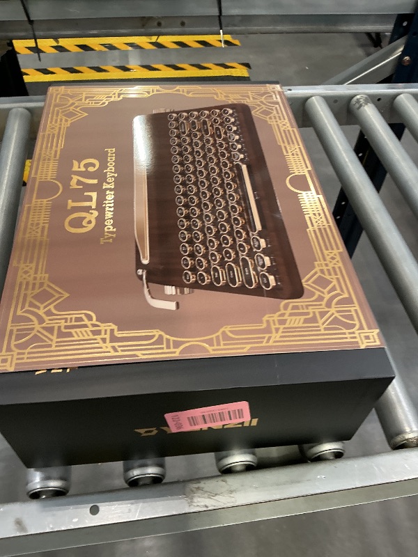 Photo 1 of YUNZII QL75 Retro Typewriter Mechanical Keyboard