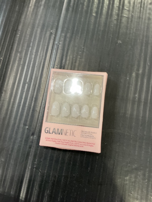 Photo 1 of Glamnetic Short Oval Press On Nails Kit