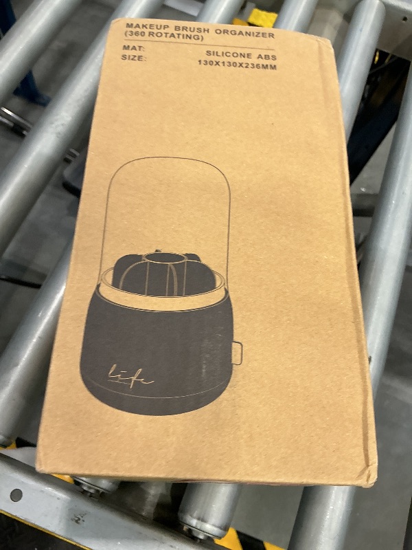 Photo 1 of DaChihSheng Rotating Utensil Holder with Lid