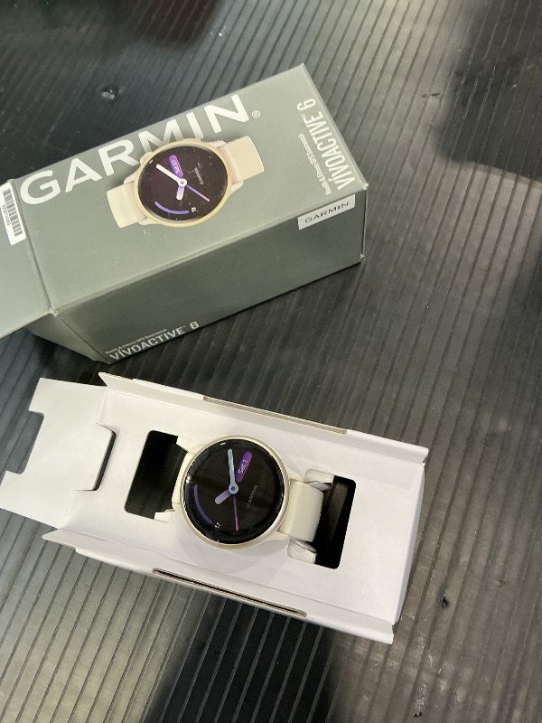 Photo 1 of Garmin vívoactive® 6 Smartwatch (42mm, Lunar Gold/Bone)
