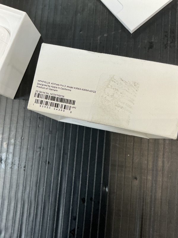 Photo 1 of Apple AirPods Pro 3 Wireless Earbuds