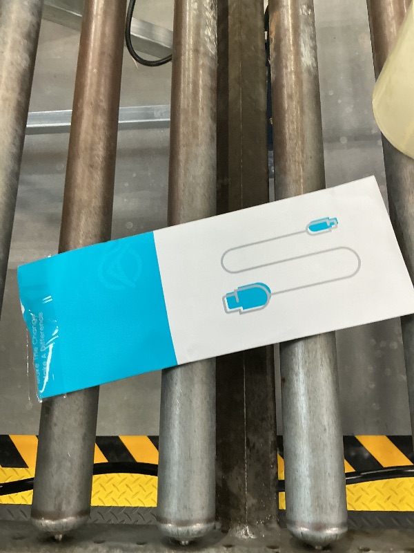 Photo 1 of AINOPE 1.5FT USB C to USB C Cable