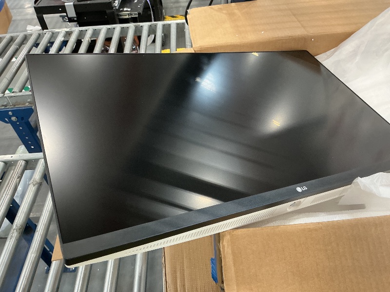 View 3 of LG 27UP850K-W 27-inch 4K UHD IPS Monitor