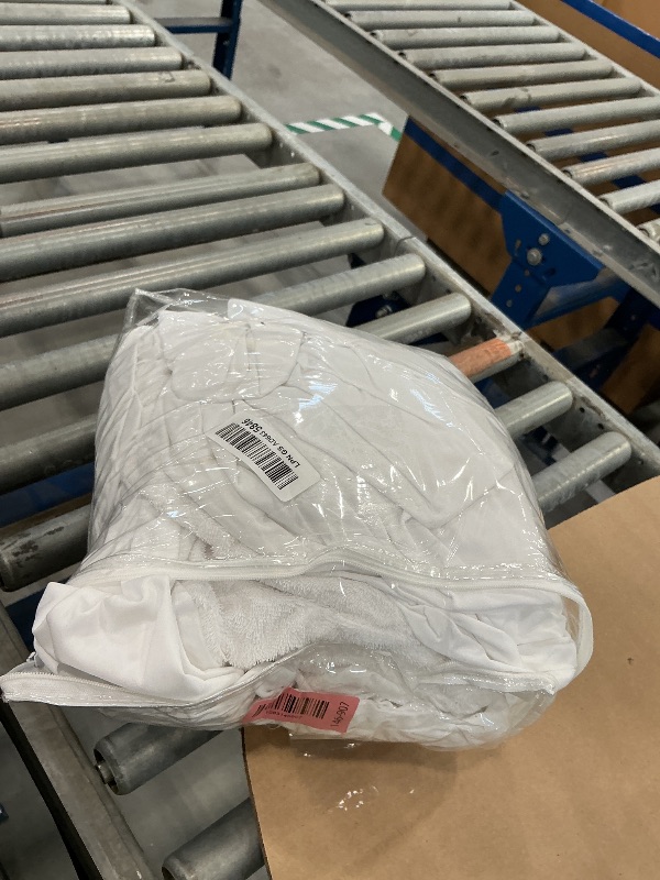 Photo 1 of WINKAURA Full Size Mattress Protector