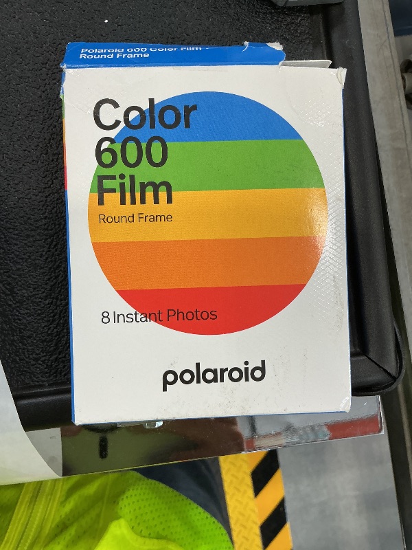 Photo 1 of Polaroid Color Film for 600 - Round Frame (6021)