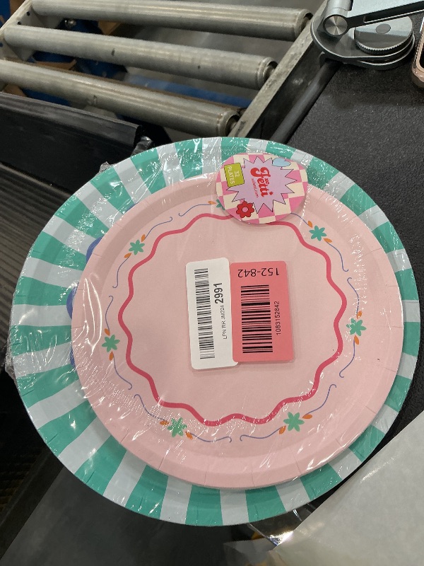 Photo 1 of xo, Fetti Italian Summer Paper Plates