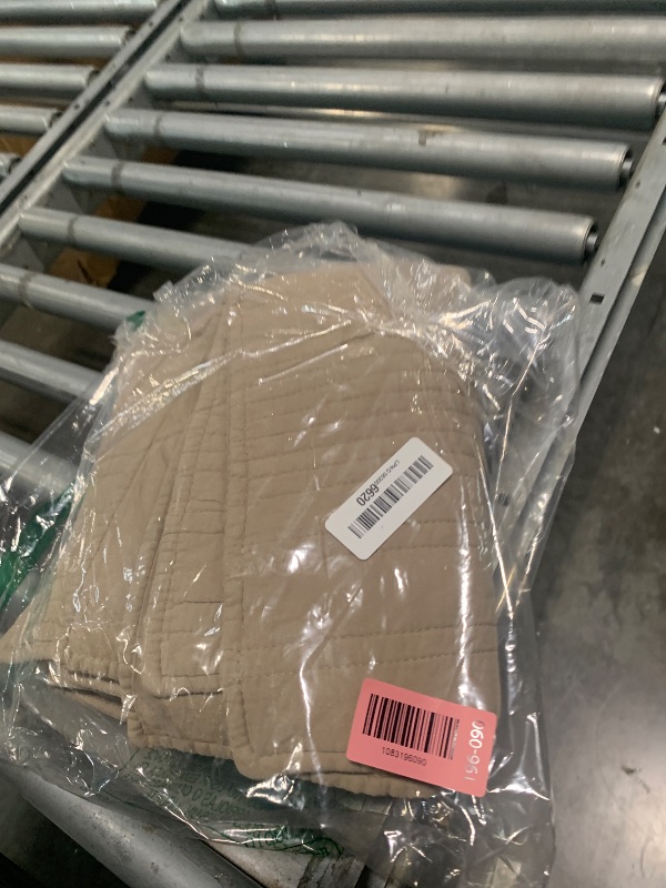Photo 1 of *** ONLY HAS PILLOW SHAMS MISSING PARTS *****07/19 SOLD FOR PARTS // FINAL SALE ***
*EVERGRACEHOME 100% Cotton Modern Lines Quilt Set King Size, Pre-Washed Soft Striped Coverlet Bedspread, 3 Piece Lightweight Bedding Set for All Season, with 2 Pillow Sha