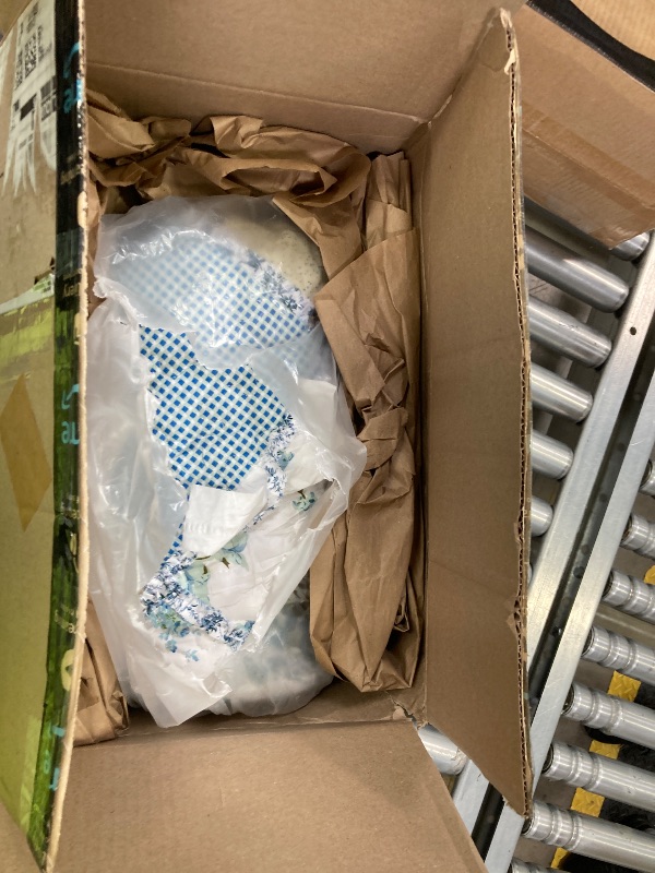 Photo 1 of Product Sustainability Feature (OEKO-TEX STANDARD 100) ? The pure cotton base model is mainly in deep blue, with paisley patterns as understated decorations, creating a fresh and natural sleeping environment.
?Blue Cotton Quilt ? Three-layer design, fill