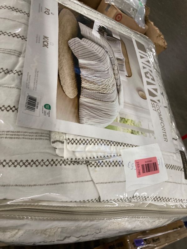 Photo 1 of ***USED*** INK+IVY Queen Comforter Set, Boho Comforters, Breathable Cotton Bed Set, All Season Modern Chenille Tufted Comforter with Farmhouse Bedding Flare, Gifts for Woman, Ivory 3 Piece