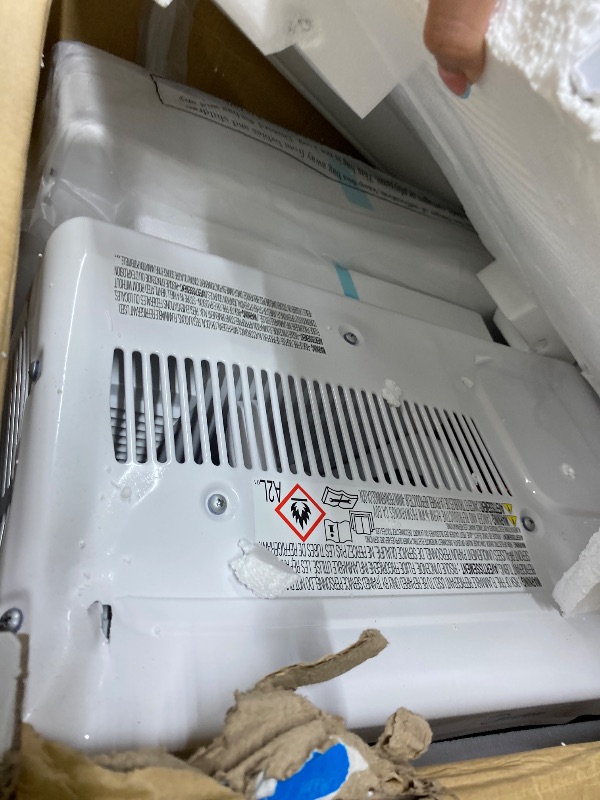 Photo 1 of **** PARTS ONLY  ****

Midea 12,000 BTU U Shaped Smart Inverter Window Air Conditioner - Cools 550 Sq Ft, Ultra Quiet with Open Window Operation - Alexa/Google Assistant Compatible, 37% Energy Savings, Remote (2026 Edition)