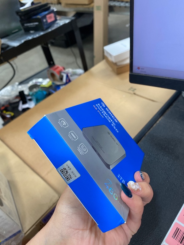 Photo 1 of ******* SEALED BY COMPANY******* ORICO 1TB Magnetic Portable SSD, Metal Body, 4K 120 fps ProRes HDR Record and Store, Up to 460MB/s, USB C&A 2 in 1 Cable, External SSD Compatible with iPhone 16 Pro Max, Tablet, Computer - K5PLUS
