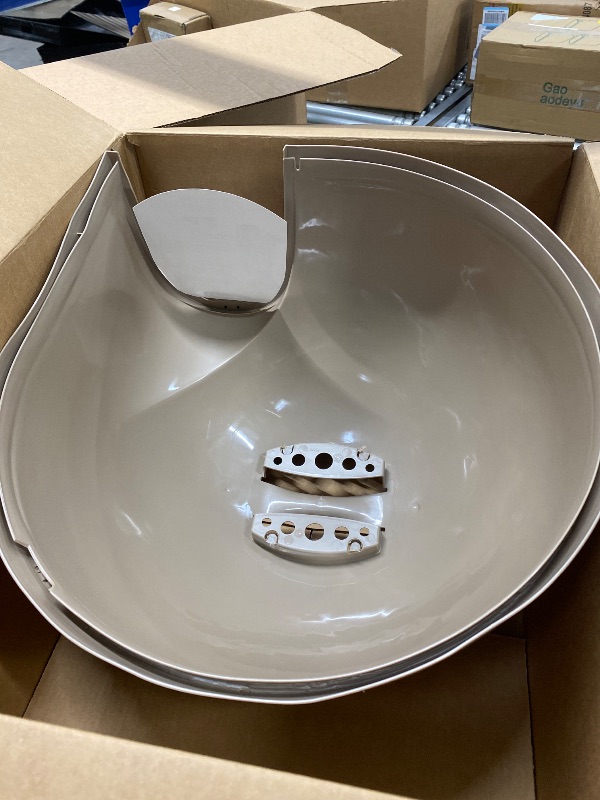 Photo 1 of ***Missing bottom***Petmate Booda Clean Step Cat Litter Box Dome (Made in the USA with 95% Recycled Materials)- Titanium, Made in USA***Missing bottom***